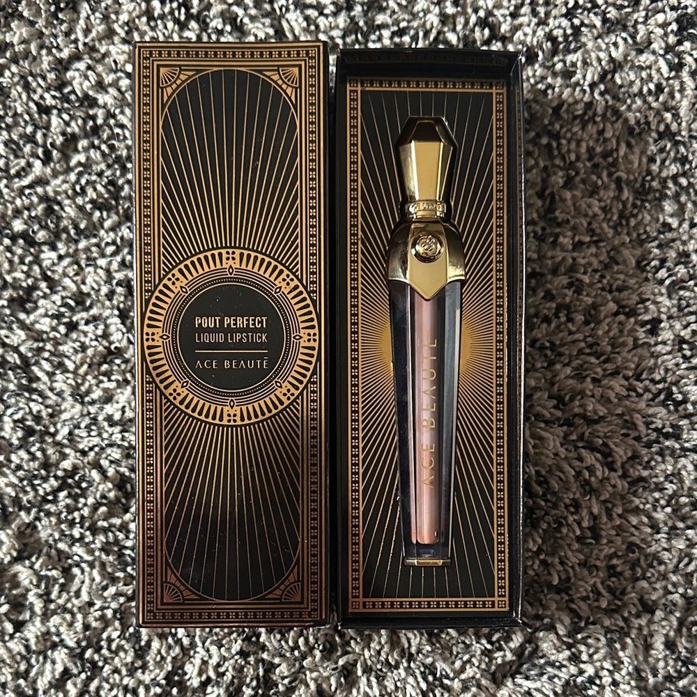 Ace Beaute Luxurious Gold and Black Lipstick